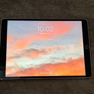 Apple iPad in Silver Aluminum Finish 10.5”